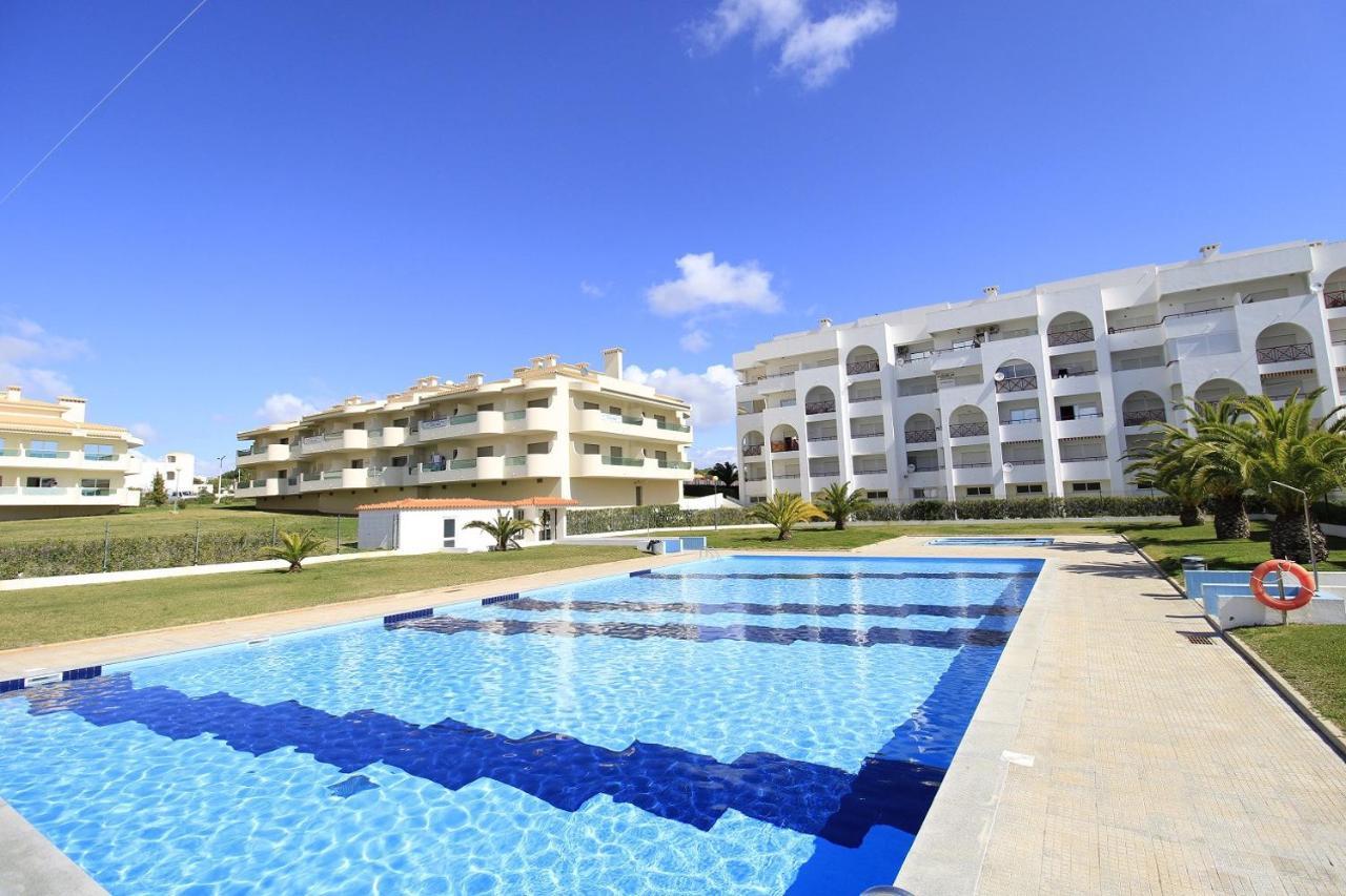 Armacao De Pera Brightness With Pool By Homing Leilighet Eksteriør bilde