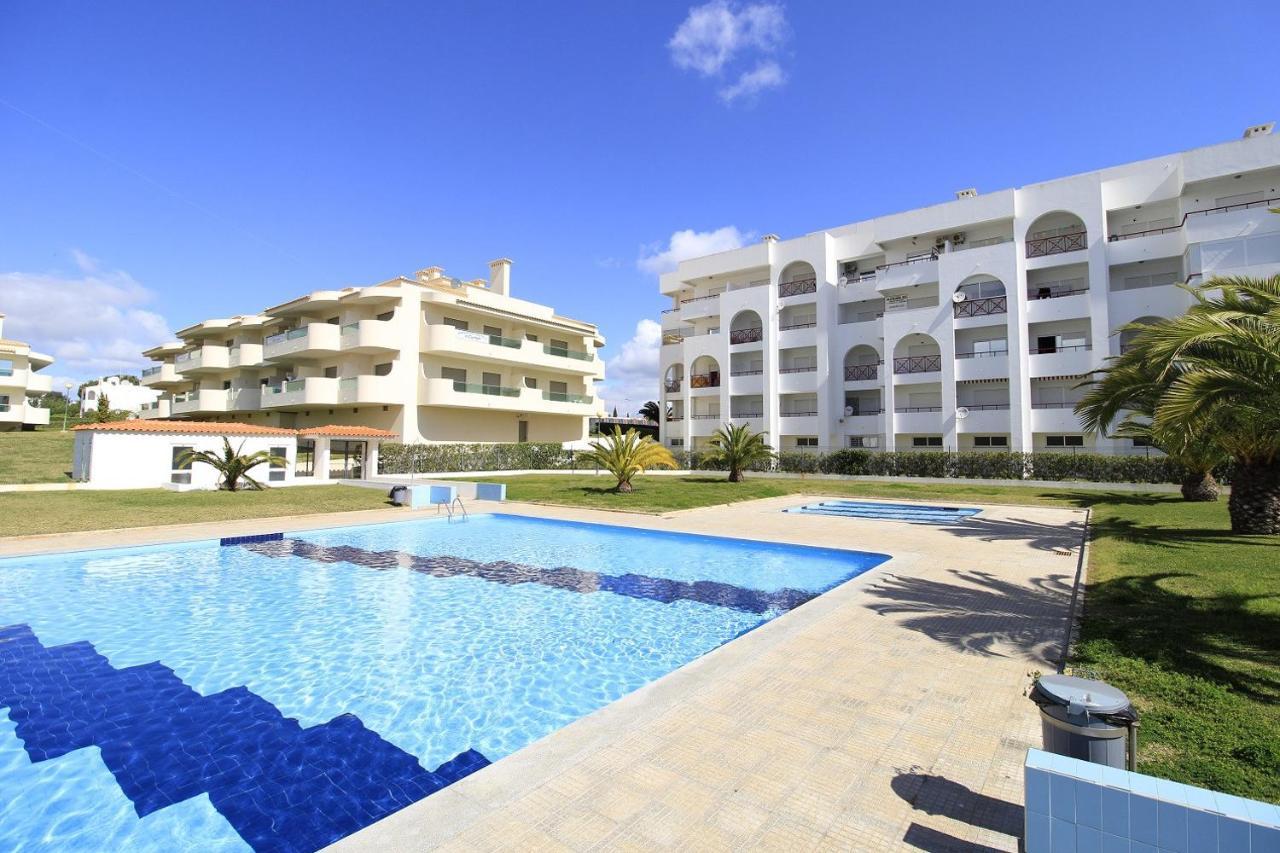 Armacao De Pera Brightness With Pool By Homing Leilighet Eksteriør bilde