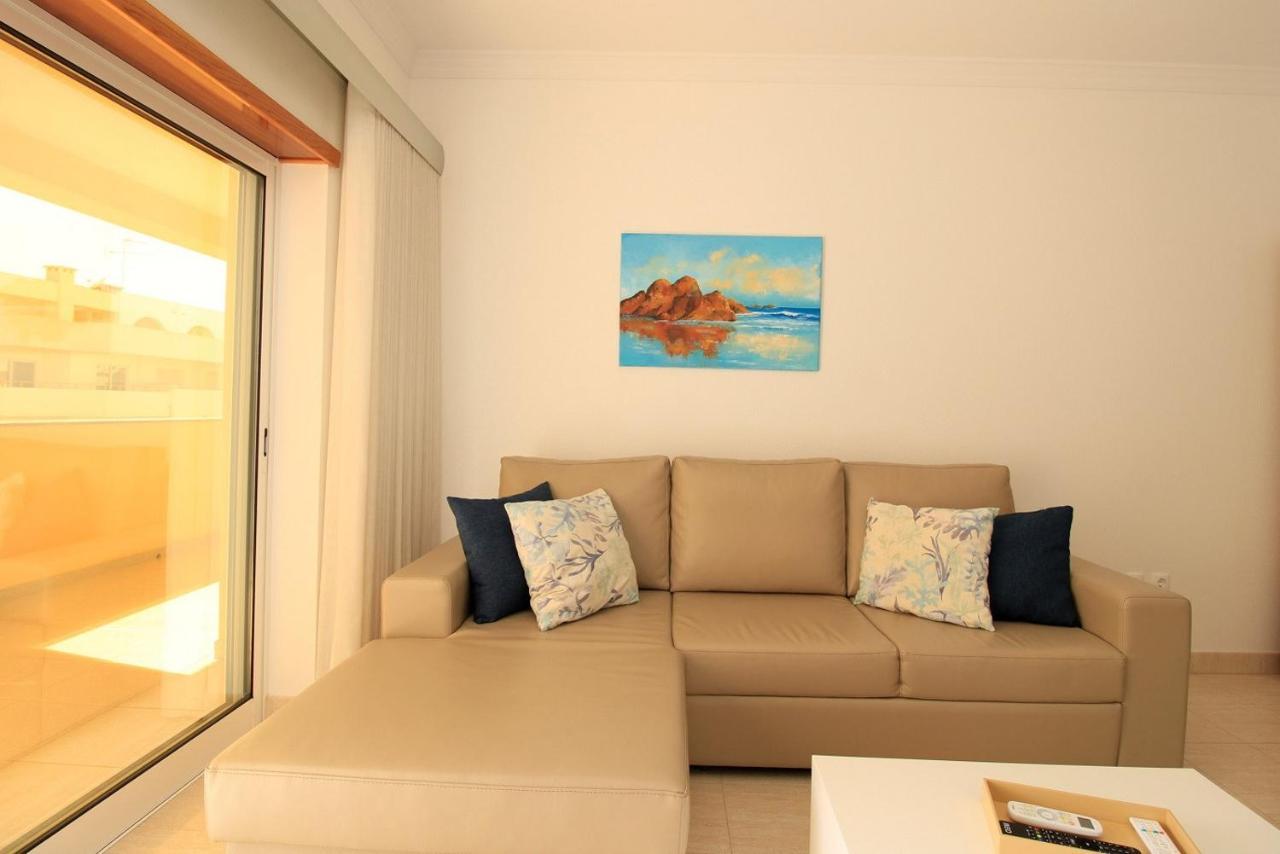 Armacao De Pera Brightness With Pool By Homing Leilighet Eksteriør bilde